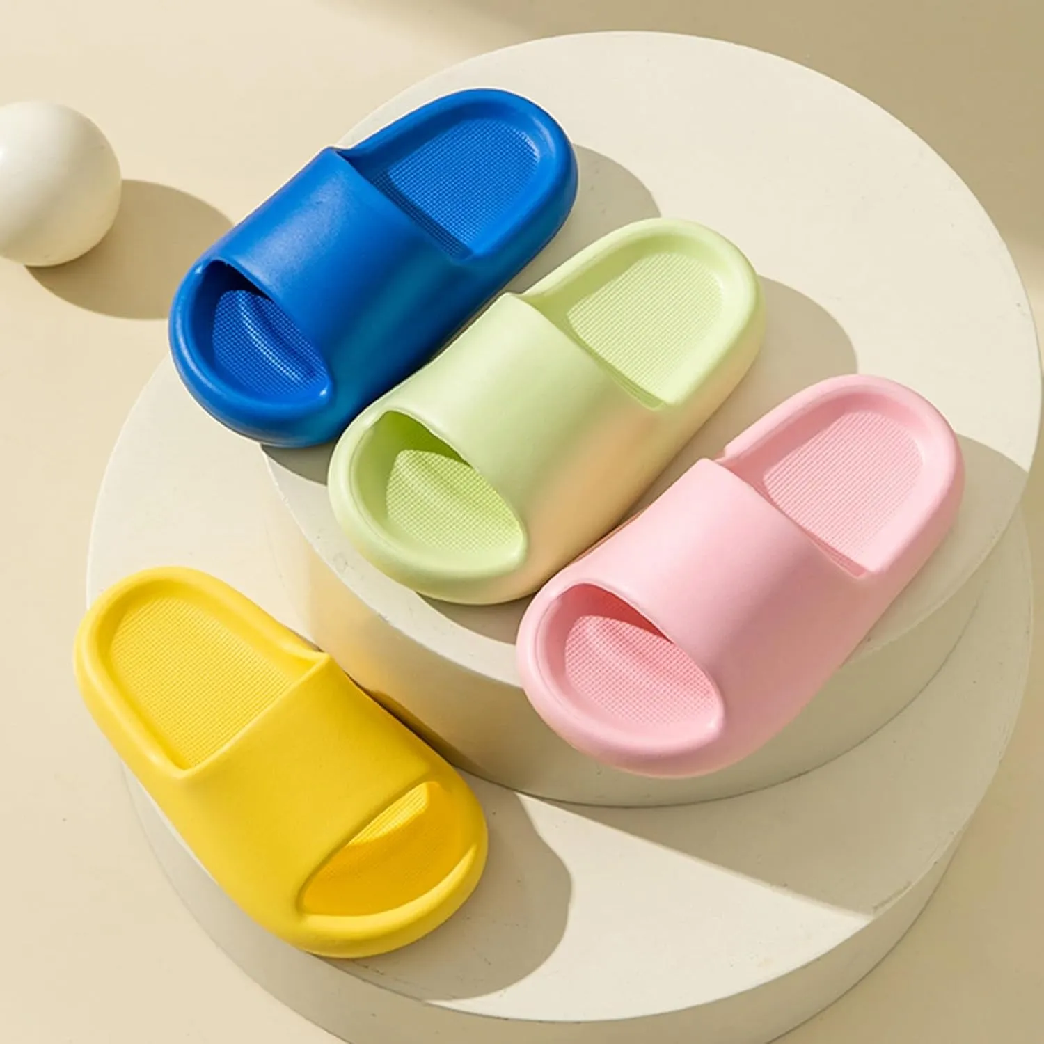 Kids Cloud Slides Boys Girls Slip On Children Shoes Comfortable Soft Soled Home Slippers Fashionable Outdoor Beach Slippers