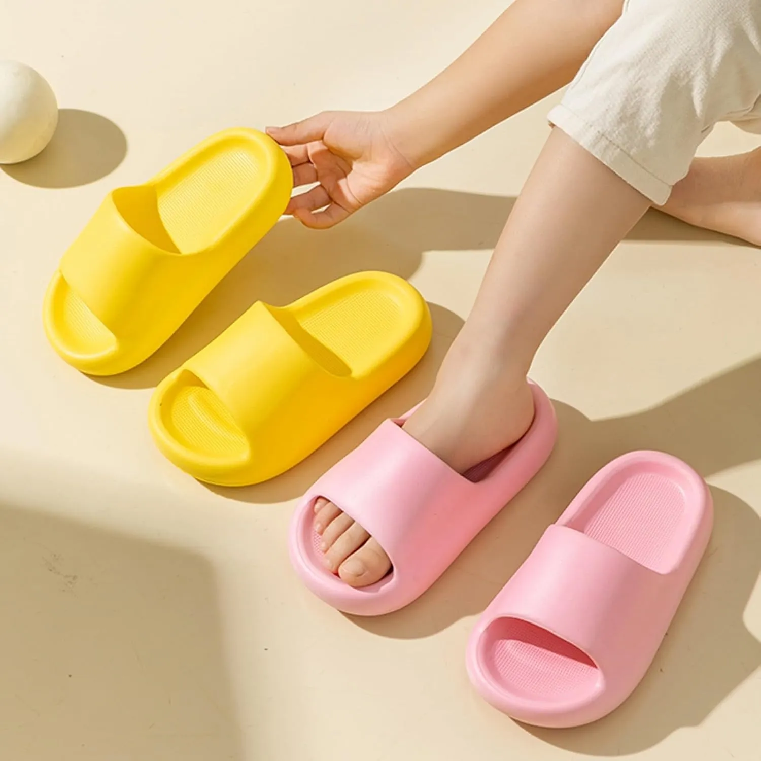 Kids Cloud Slides Boys Girls Slip On Children Shoes Comfortable Soft Soled Home Slippers Fashionable Outdoor Beach Slippers