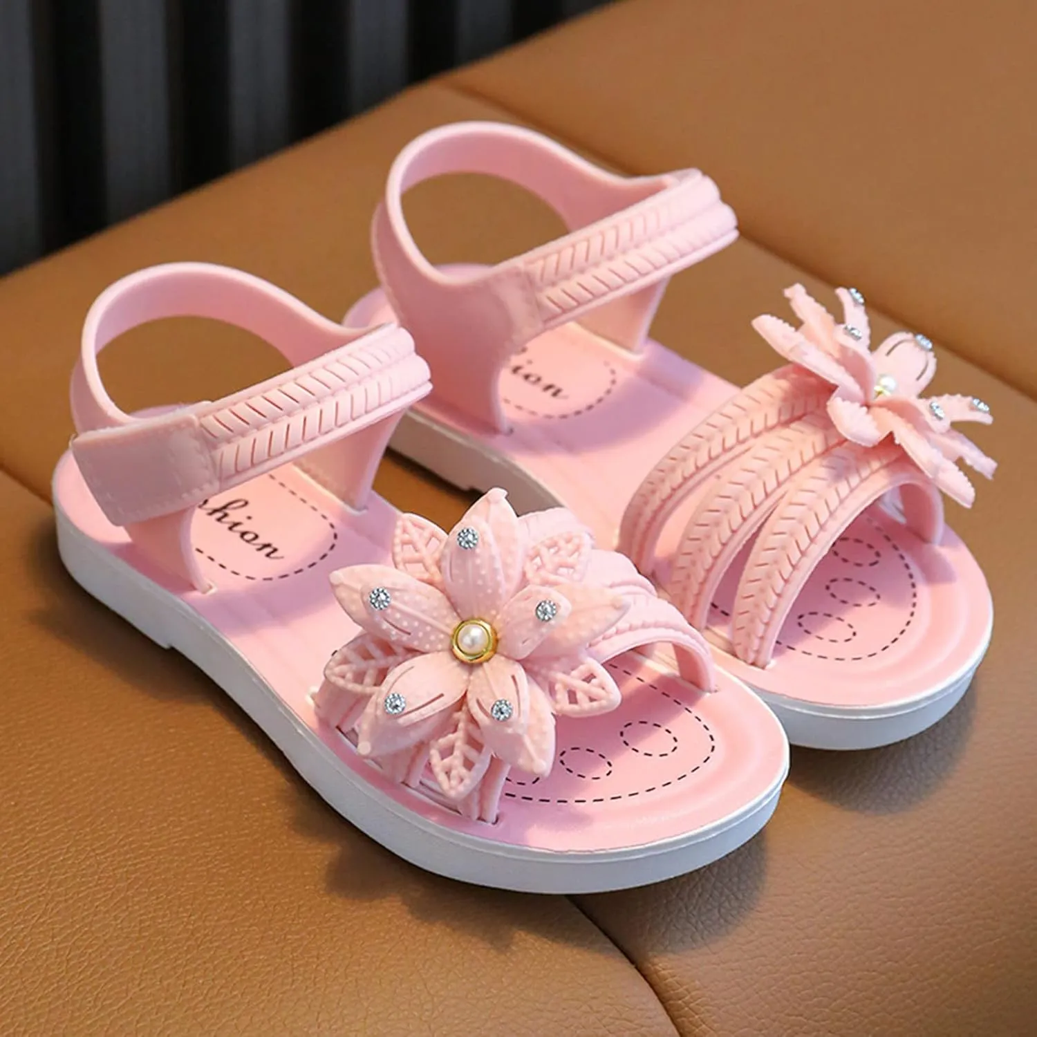 Little Girls Sandals Soft Sole Non Slip Comfortable Open Toe Flat Sandals with Flower Princess Bridesmaid Slides