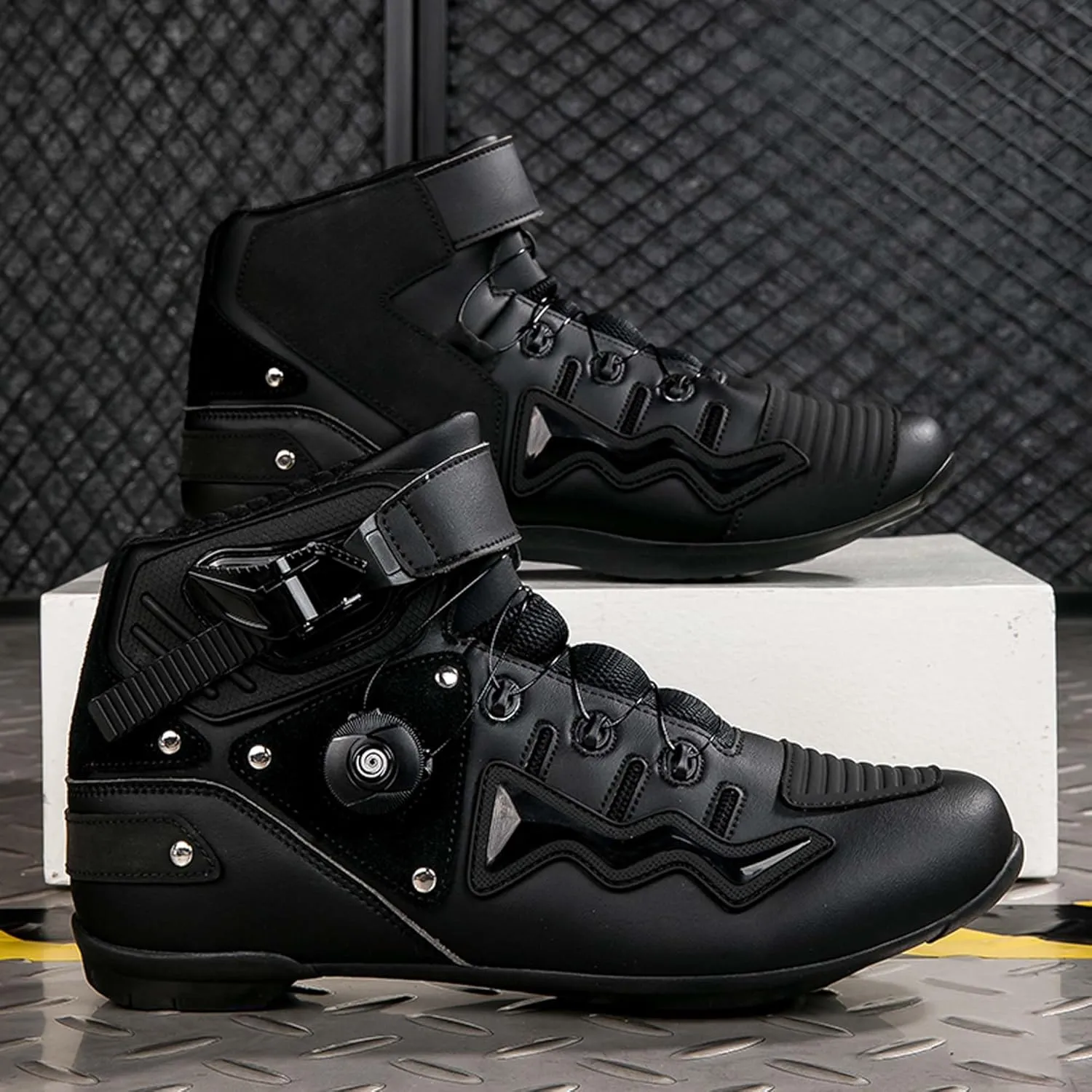 Mens Fashion Motorcycle/Motorbike Boots Crash Protection Stylish short Ankle Racing Adventure Off Road Touring Sports Safety Shoes Reinforced Street Riding Shoes Ankle Support, Anti-Slip Sole