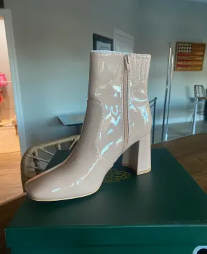 Nude Patent shiny chunky heel booties  we